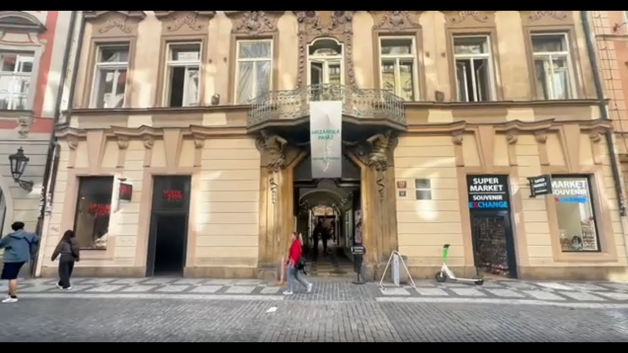 Celetná ulice: Historicky cenná Hrzánská pasáž po letech ožívá módou, umění a designem