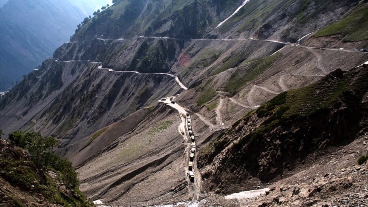 Дорога на шарой. Перевал Оббурдон Таджикистан. Зоджи ла перевал. Зоджи-ла, Индия. Перевал Тахтакарача Узбекистан.