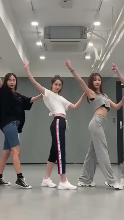 YOONA 'Ddu-Du Ddu-Du' dance challenge ver.1