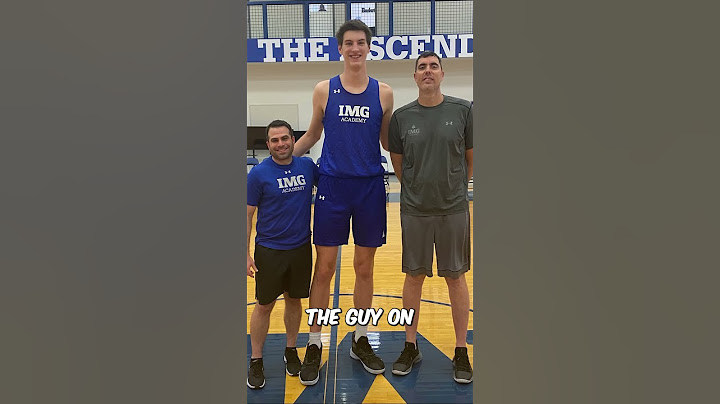Ovaj srednjoškolski div visok 7'9" čini da NBA igrači izgledaju SITNO