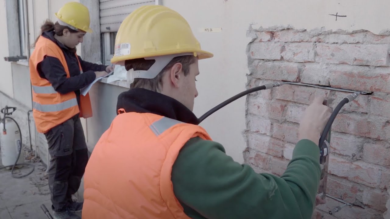 Esecuzione martinetti doppi piatti su edificio in muratura