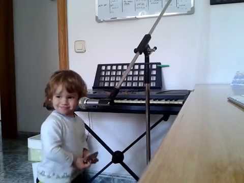 Luca canta Blues con menos de 2 años. Baby sings deep Blues