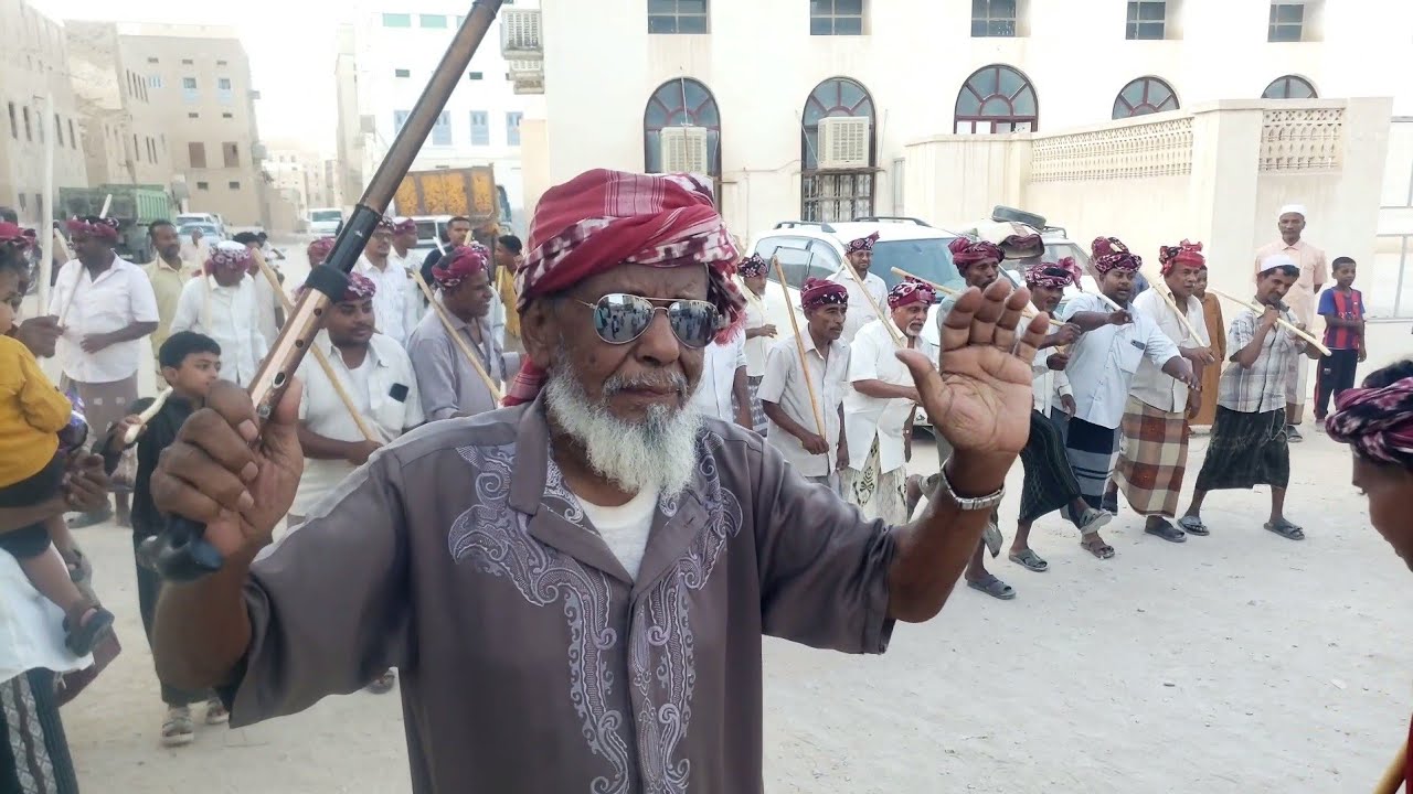 رقصة من الفلكور الشعبي 