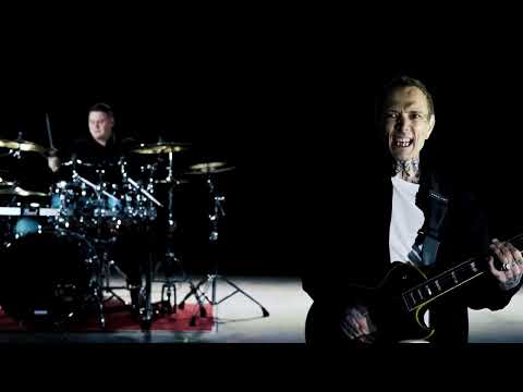 Surunaamio - Äänetön kevät (Official Music Video)