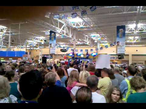 Luke Bryan- Hastings Walmart Concert
