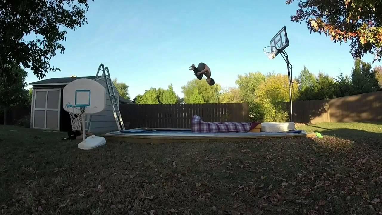TRIPLE FRONT FLIP ON GARDEN TRAMPOLINE!