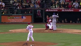 TEX@LAA: DeShields crosses plate on wild pitch in 4th