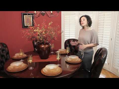 How to Decorate a Round Dining Table