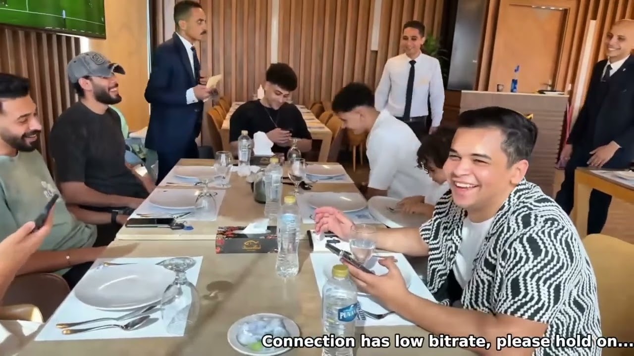 عمرو ودوشا توفته وسيد وحسام وحنتيره ومروه ويوسف راحوا يتغدو سمك في مطعم في زايد