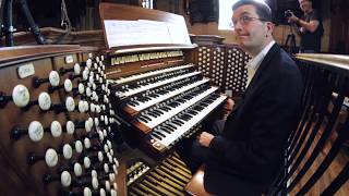J. S. Bach - Toccata in D minor (played by John Sherer on Chicago's largest pipe organ)