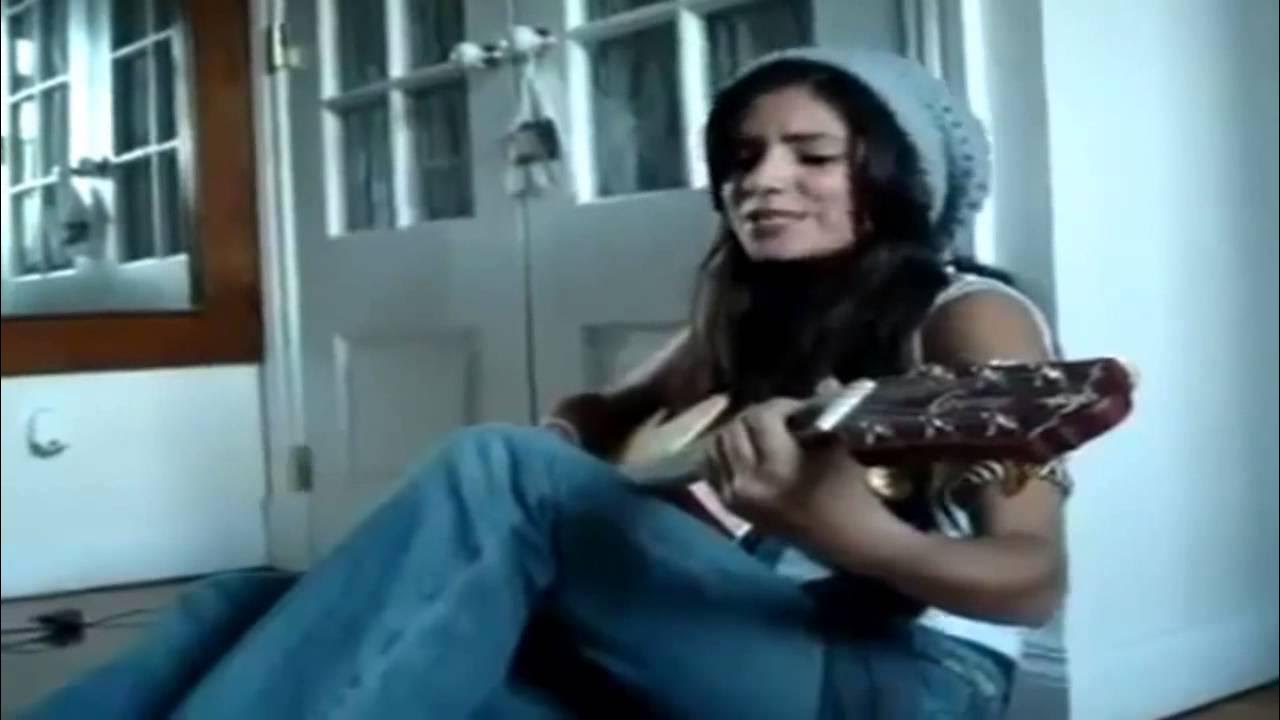 Девушка поет по английский. Девушка вокал. Очень красиво поет девушка. Английская песня которую поет девушка. Miley cyrus 2023.