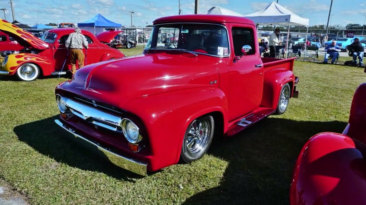 Забег Turkey Run в Дейтона-Бич, Флорида. Пятница, 28 ноября 2025 г., группа Larry Helms Band