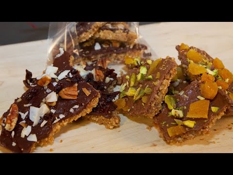 saltine-bark-with-assorted-toppings---gluten-free-recipe---cooking-with-schar-feat.-sarah-green