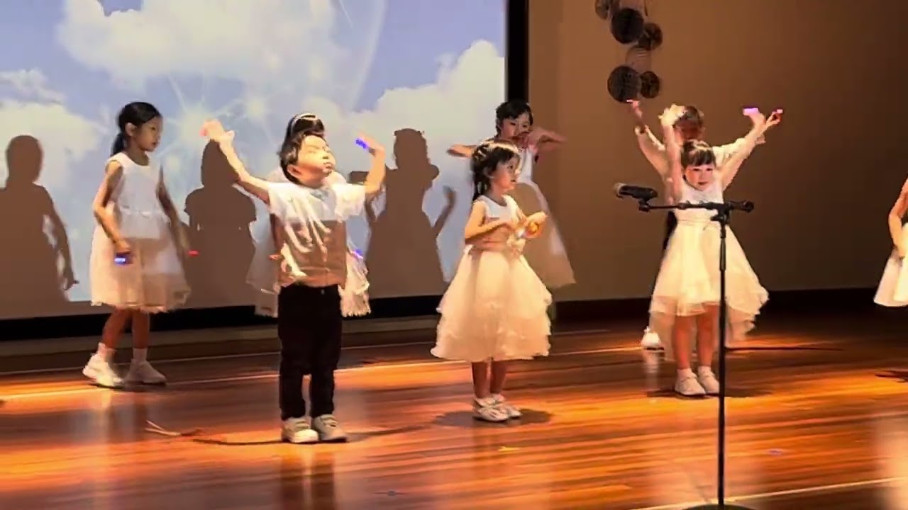 把未来点亮- 伊桥幼儿园毕业表演2023