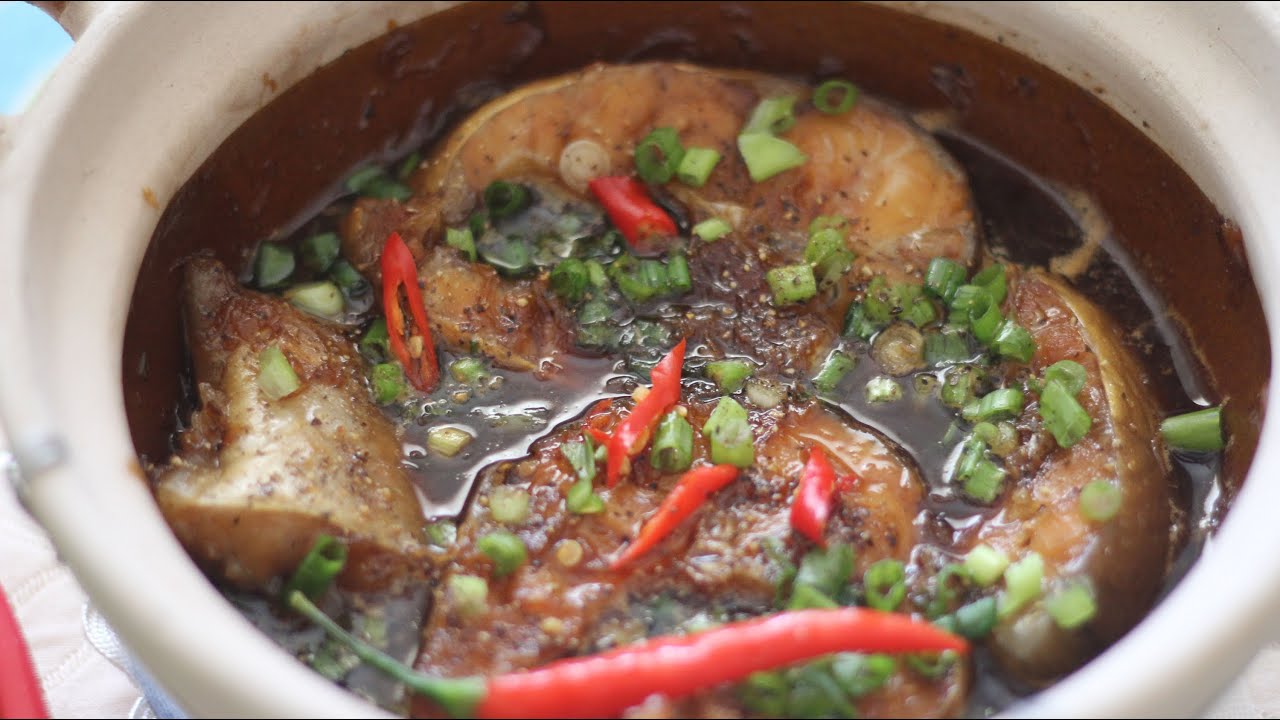 Ca Kho To (Vietnamese Braised Catfish in Claypot) YouTube