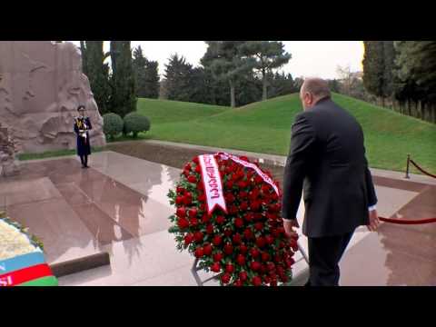 პრეზიდენტმა ბაქოში ჰეიდარ ალიევის ხსოვნას პატივი მიაგო