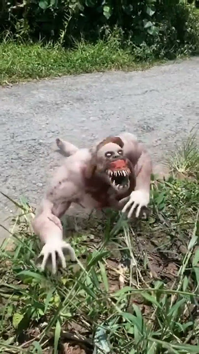 Chuẩn bị đi tìm khủng long thì phát hiện quái vật zombie.