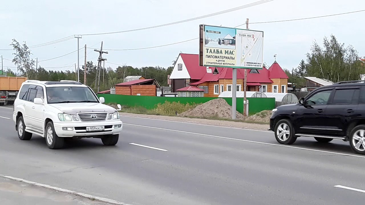 Два автомобиля движутся