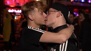 GAY KISS CAM – Karneval in Köln