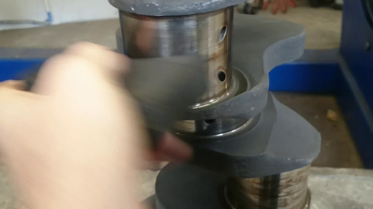 Полировка коленвала шлифовальной губкой. Вручную - YouTube