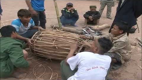 Lễ hội đập trống của đồng bào dân tộc Macoong