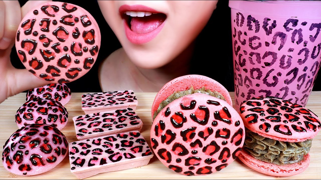 ASMR EATING SOUNDS Pink food LEOPARD PATTERN FUN food MACARON, MOCHI, KIT KAT CHOCOLATE 리얼사운드 먹방 咀嚼音