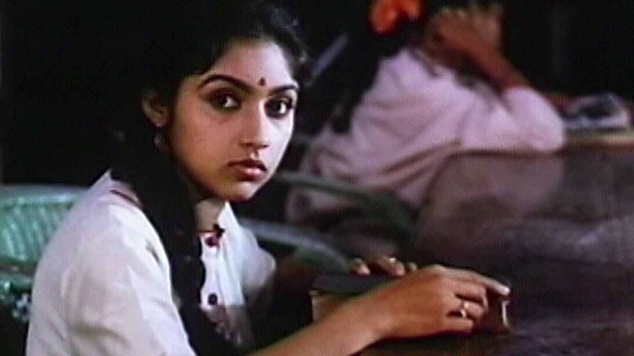 Revathi Karthik   Mouna Ragam  Tamil Scene 8