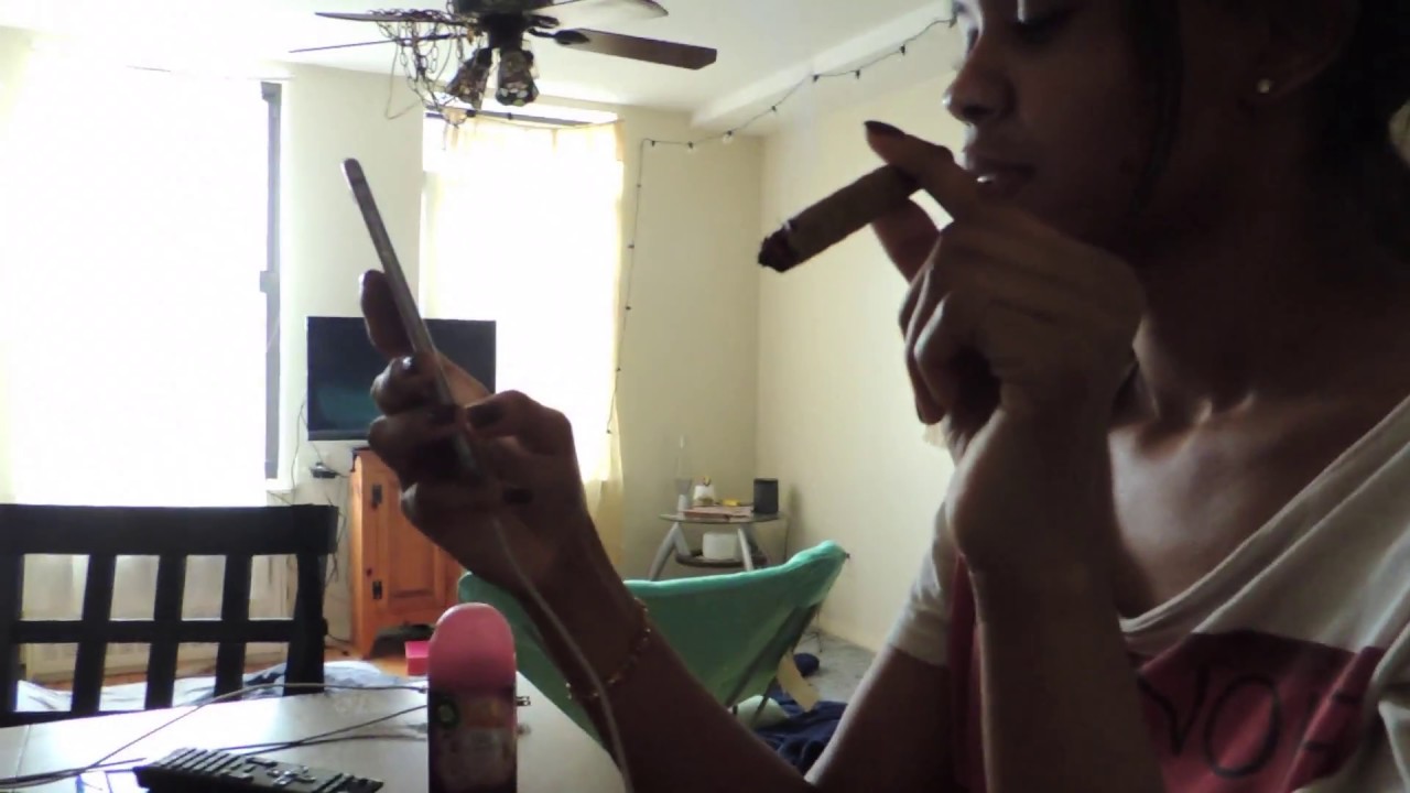 HiGhTivities : SMOKING A PACKWOOD PRE ROLL FOR THE FIRST TIME!