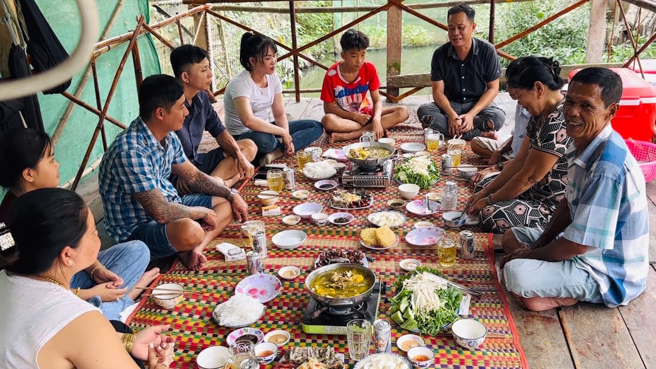 Mừng Tết Niên Cuối Năm Họp Mặt Gia Đình Người Thân Vui Vẽ /at6n