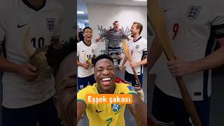 Haaland’ı Duvara Bantlayıp Eşek Şakası Yapan Yıldızlar Kadrosu! 😂 ⚽