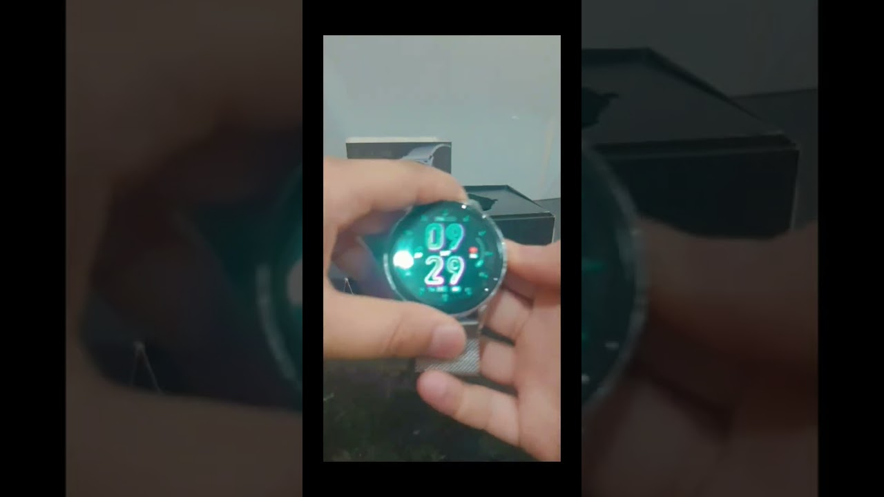 "Noise Twist Go Round – round dial, smart features, clean style!"