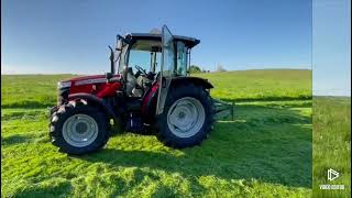 Massey Ferguson 4708 M beim Mähen