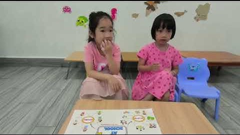 Tiếng Anh Giao Tiếp Phan Thiết: Elsa and Gum practice talking about At School