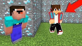 НУБ СПРЯТАЛСЯ ОТ КОМПОТА В ПРЯТКИ МАЙНКРАФТ ! НУБ ПРОТИВ ПРО ТРОЛЛИНГ ЛОВУШКА MINECRAFT Мультик