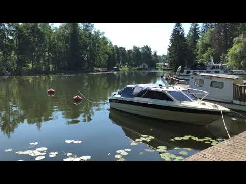 This 45-second recording is titled around boats travelling along the Pälkäne village canal toward Lake Mallasvesi, with the uploader also identifying a pier and rows of boat docks. It gives the lake system a human scale: these waters are routes and meeting places as well as scenery. Published in 2018, the short film is a visual note about boating in the area, not a source for present-day marina services, navigation conditions or public access rules.