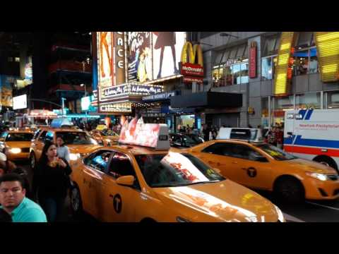 Galaxy J7 2016 - przejazd straży pożarnej przez Times Square