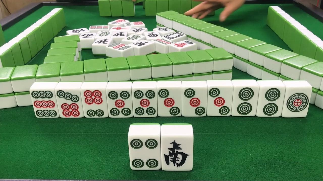 又是刷新麻将新高度的对局，学会放弃懂得选择，亮点就在那阑珊处