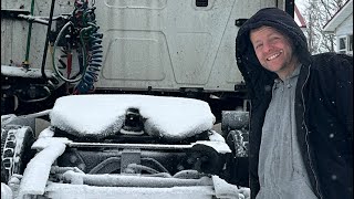All Drivers Should Watch This: Greasing the Fifth Wheel! No Grease Gun Required