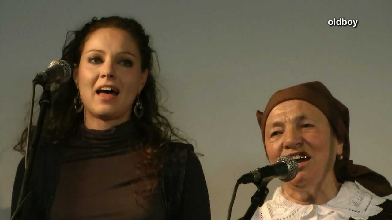 Eszterlánc - "Jaj de szép a holdvilágos éjszaka..."