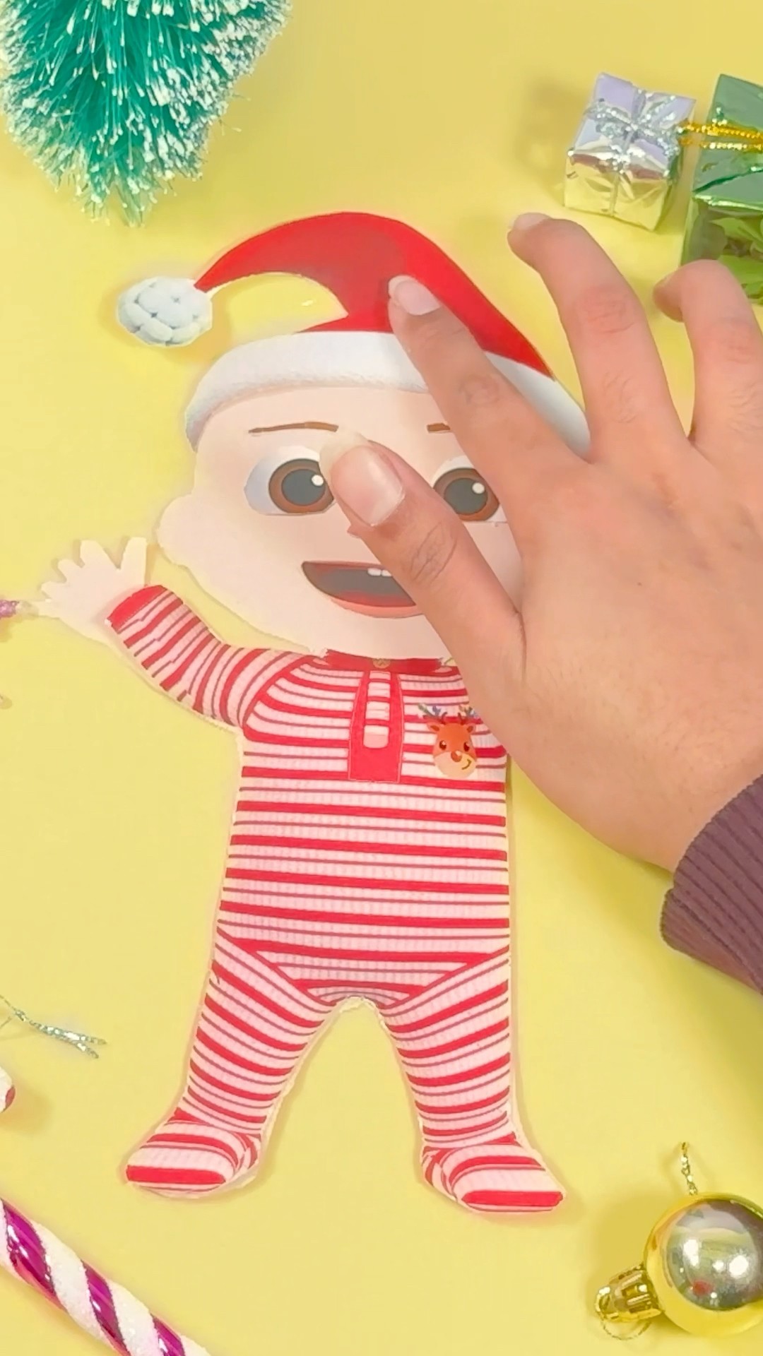 Help Baby JJ Get Ready for Christmas! Easy DIY Paper Crafts #cocomelon #123 #shorts