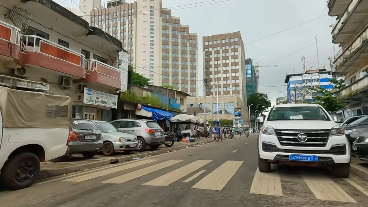 Conakry, Guinee : Circulation et ambiance les matins dans Kaloum (video sans retouche)