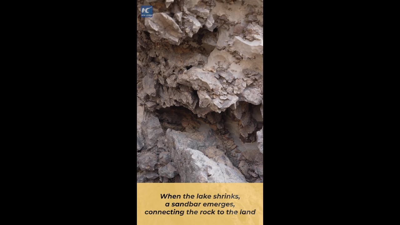 Shoe Mountain emerges as water levels recede in Poyang Lake