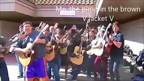 [RANDOM] I'm in the Santa Teresa's Lip Dub, as an akward guitarist...