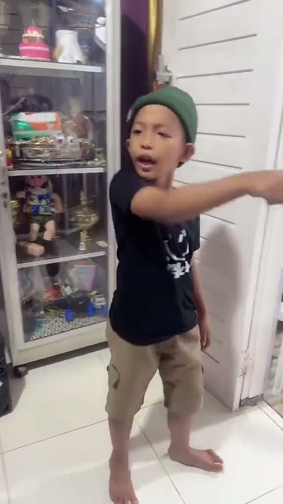 Vidio kocak dan gokil @nyaikembang1nyaikembang1 /adik gak pernah mau kalah ?