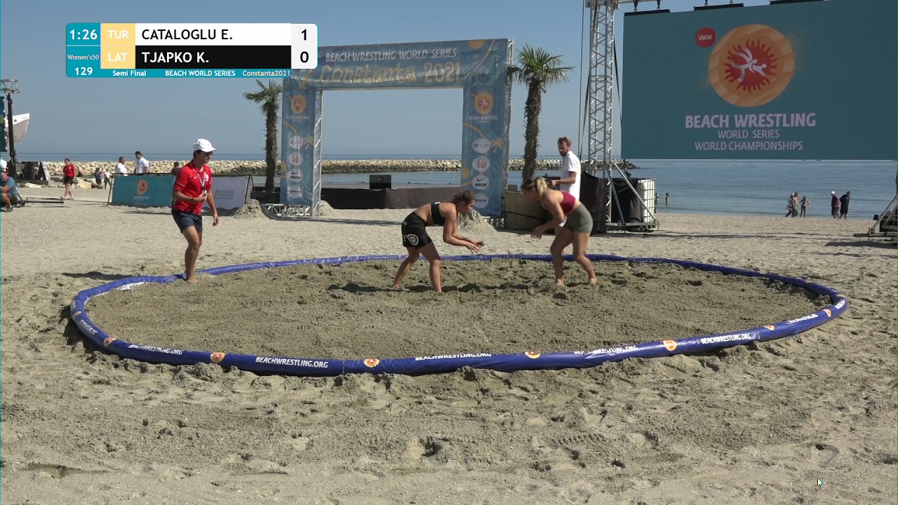 1/2 Women's BW - 50 kg: E. CATALOGLU (TUR) v. K. TJAPKO (LAT)