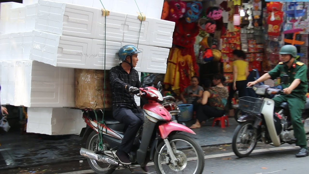 marxisme banner frokost Overloaded Mopeds in Vietnam - YouTube