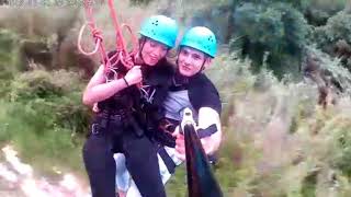 Salto de puenting en pareja
