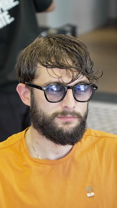 He comes from Lyon for a 16 shoe, hoping to land a job at Rolex #barber #hairstyle