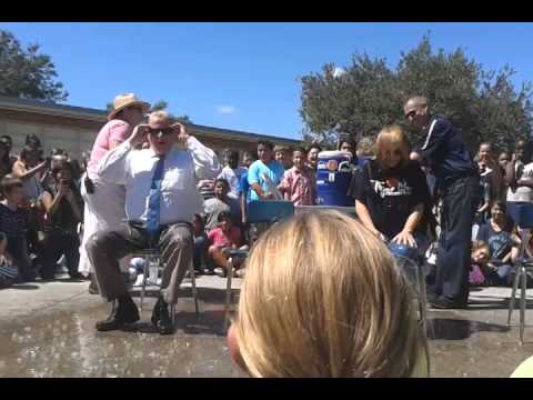 Ice bucket challenge Tomlin middle school part 1