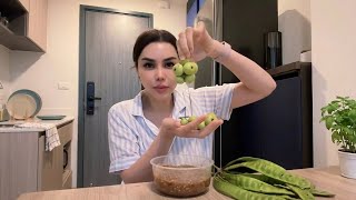 Makan Rujak Buah Thailand Pedas Manis, Segarnya Bikin Ketagihan 🥭🌶️